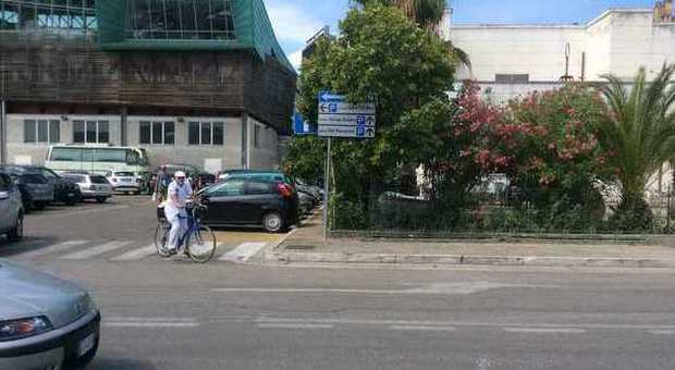 A San Benedetto la segnaletica sbagliata invita a imboccare contromano il viale