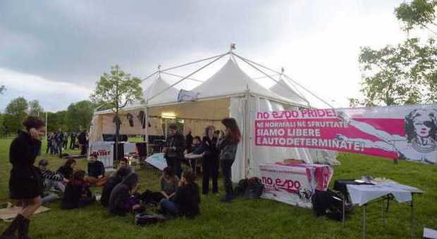 Manifestazione No-Expo agli ingressi: tensione davanti ai tornelli