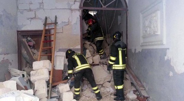 Taranto, crolla palazzo per fuga di gas: un morto e 6 feriti