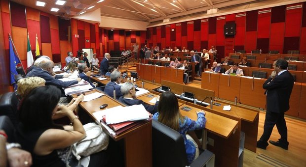 Il bilancio del Comune di Napoli arriva alla Corte dei Conti: «Verso il crac»