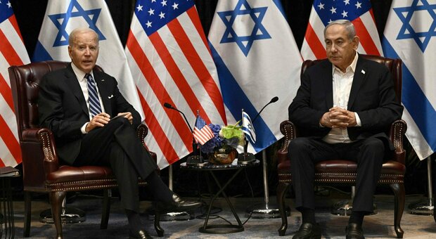 Biden da Netanyahu: «Hamas dietro il raid sull'ospedale di Gaza. Nuovo pacchetto di aiuti senza precedenti»