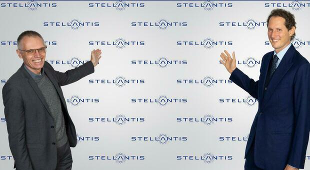 Stellantis debutta in borsa: +7,6%. Elkann e Tavares. «Momento storico»