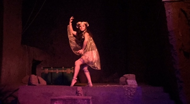 Burlesque negli "Inferi" di Napoli per salvare The Home di Amburgo