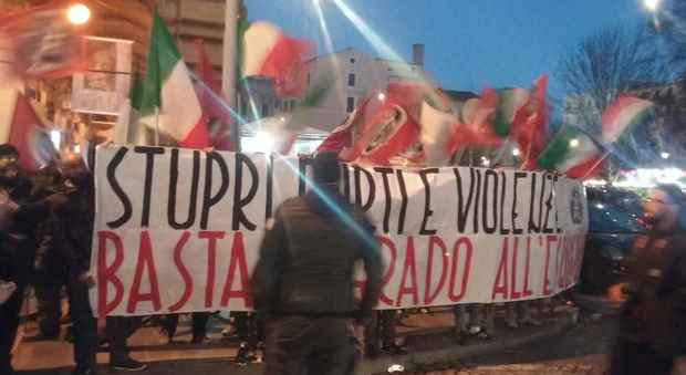 Roma, spinte e insulti alla manifestazione di CasaPound in piazza Vittorio