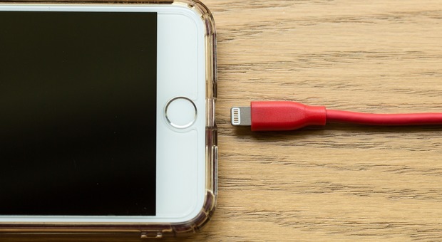 FAKE: Tenere la batteria carica al 100% è la cosa migliore per il tuo smartphone