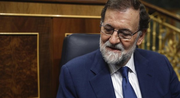 Il premier Rajoy: «Quando si ignora la legge lo Stato deve reagire»