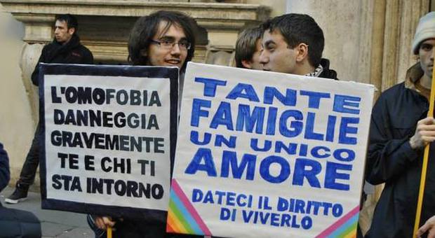 Famiglie Arcobaleno: sul lungomare di Salerno la festa di genitori gay e trans