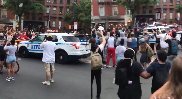 New York, auto della polizia forza blocco e investe i manifestanti