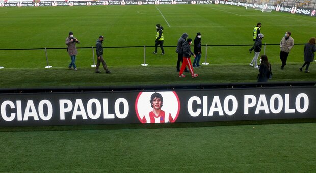 Paolo Rossi 1956-2020, addio al campione nello stadio dei ricordi. Questa mattina il funerale al Menti