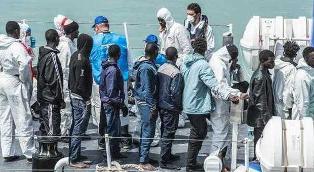 Alcuni migranti giunti sulle coste della Sicilia