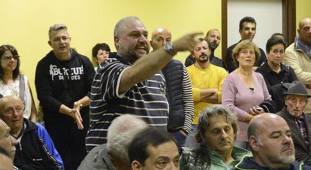 Emergenza rom, urla e insulti Caos alla riunione con la giunta