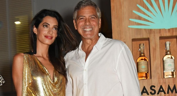 Doppietta per George Clooney, lui e Amal aspettano coppia di gemelli
