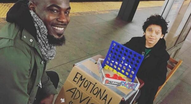 Undicenne offre consulenze emotive nella metro di new york