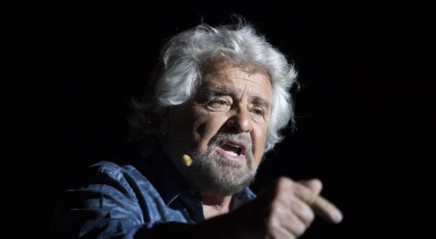 Beppe Grillo contestato a Lecce per Tap e Ilva, attivisti M5s: «Traditore»