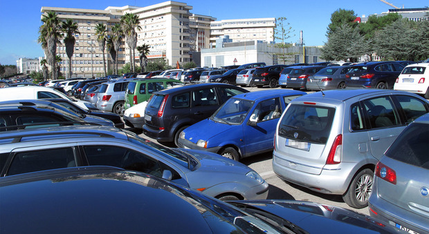 Fazzi, via al piano anti-caos: parcheggi a pagamento anche all’interno dell’ospedale