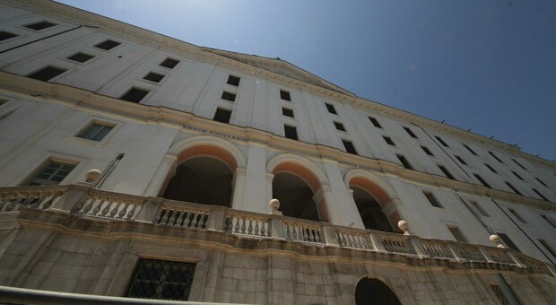 La facciata del Real Albergo dei Poveri che domani sarà visitato dal ministro della Cultura Sangiuliano