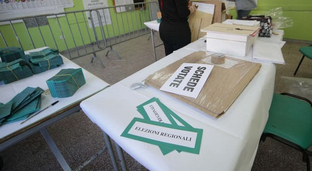 Prime ombre sulle regionali: promesse assunzioni in cambio di voti, indagato l'assessore Pisicchio