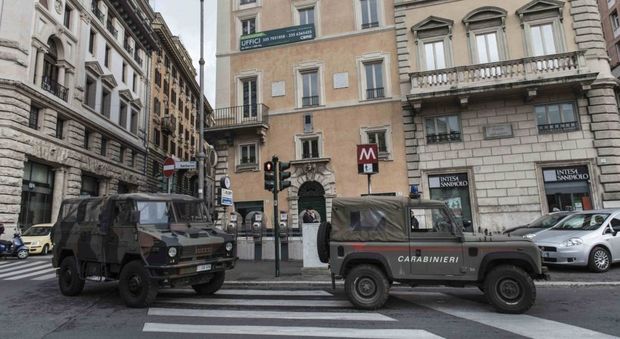 Tragedia a Roma, militare di Taranto in servizio si spara nel bagno della stazione della metro