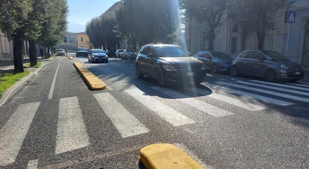 Terni. Sotto accusa la nuova pista ciclabile lungo via Curio Dentato, il traffico spesso va in tilt