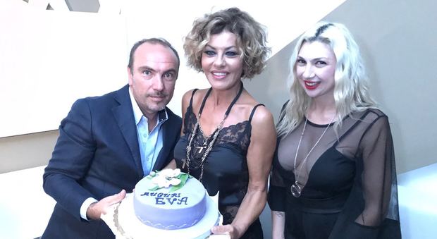 Eva Grimaldi, festa di compleanno ad Aversa