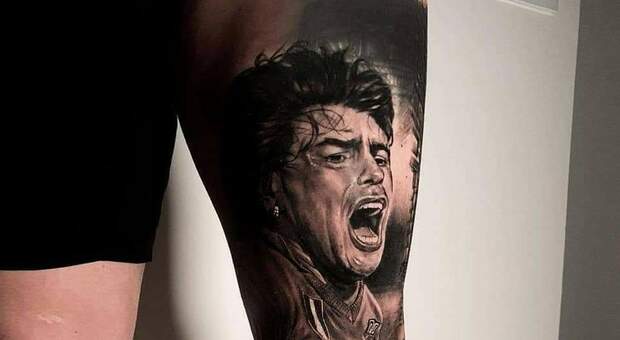 Insigne, concluso il tattoo per Diego: tra Maradona e i vicoli di Napoli