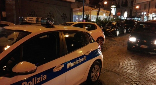 Movida di Natale, raffica di sanzioni a Napoli dalla Polizia locale