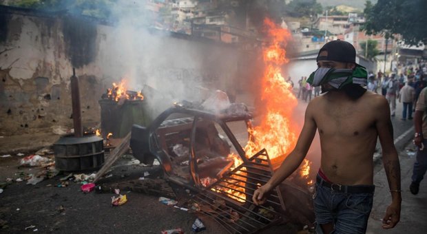 Venezuela, opposizione in piazza contro Maduro: 4 morti negli scontri