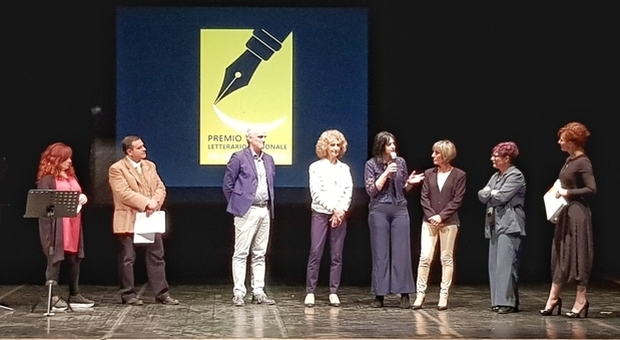 Le protagoniste sul palco del teatro Flavio (Foto Fabi / Meloccaro)