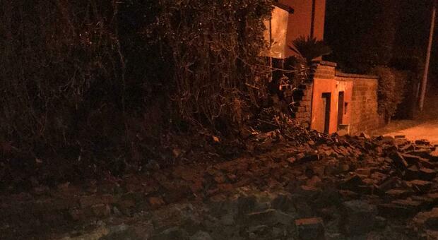 Corchiano, crolla un muro: chiusa la provinciale San Luca