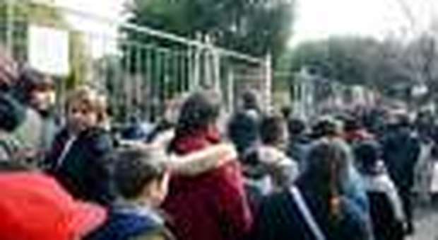 Ancona, tre fratellini vanno male a scuola: maestra-007 scopre che i genitori li massacravano di botte