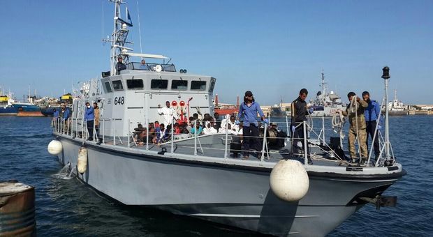 Parigi fa dietrofront: niente più motovedette alla Guardia costiera libica