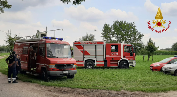 I vigili del fuoco con la sala operativa mobile in località Camazzole