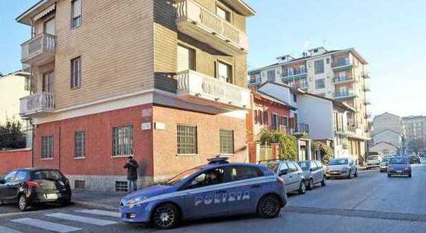 Torino, marocchino pestato a morte in strada: è caccia agli aggressori