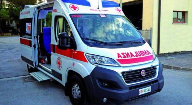 Napoli, sassaiola contro ambulanza del 118: «È guerriglia urbana»