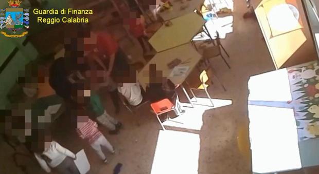 Maltrattamenti choc ai bimbi Due maestre arrestate in Calabria