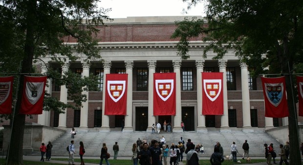 Usa, discriminazione sugli studenti: il dipartimento di Giustizia indaga su Harvard