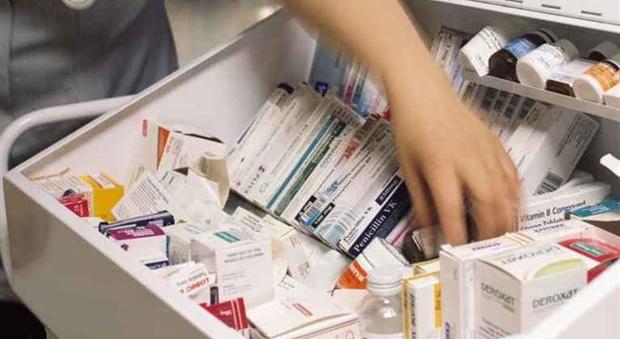 Farmaci, allarme Aifa: "Carenze di medicinali in molte regioni, non ci sono vaccini"