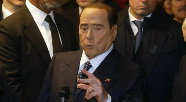 Silvio Berlusconi, "Femminista Feroce": il musical che porta in scena la carriera politica e i processi del cavaliere
