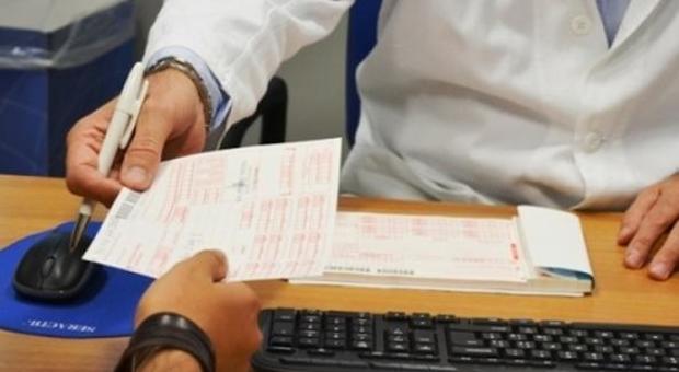 Virus, la denuncia del medico di base: «Tamponi in ritardo per i pazienti sospetti»