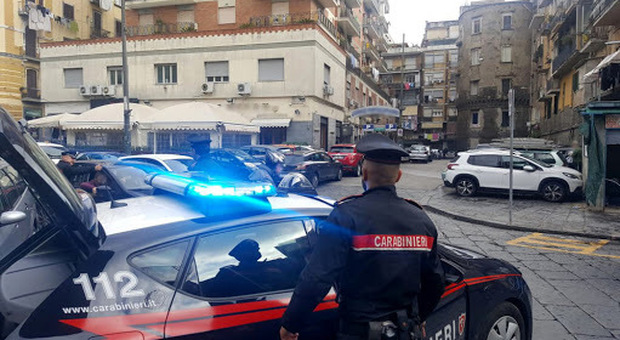 Agguato a Napoli Est, arrestati i due killer: inseguimento a colpi di pistola nell'androne del palazzo