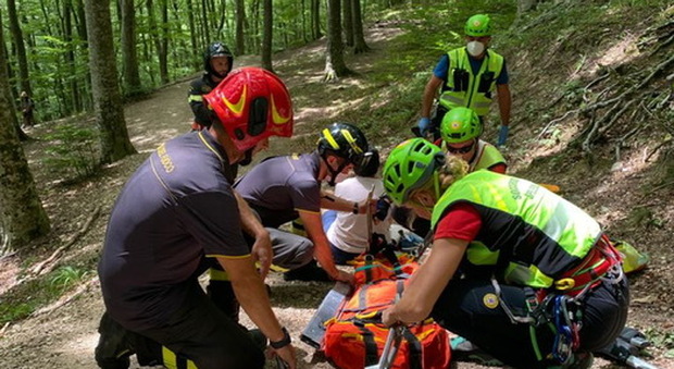 Disavventura in montagna, escursionista ferita alle Gole dell'Infernaccio: per aiutarla arrivano i vigili del fuoco