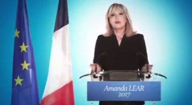 Francia, Amanda Lear si candida alle presidenziali: ma è una pubblicità
