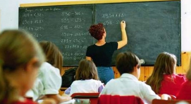 Scuola, i sindacati: «Mancano 1400 posti, anno scolastico a rischio»