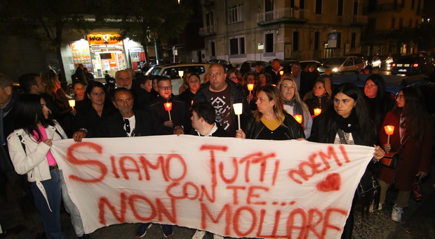 Bimba ferita a Napoli, centinaia alla veglia di preghiera davanti al Santobono