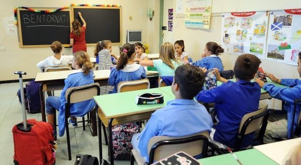 Scuola, trasferimenti bloccati per i docenti: 5 anni obbligatori nella regione di assunzione