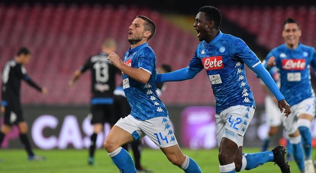 Napoli-Empoli 5-1: tris Mertens più Insigne e Milik, Ancelotti a -3