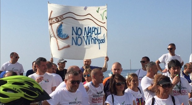Whirlpool, la protesta operaia arriva al Consolato Americano di Napoli