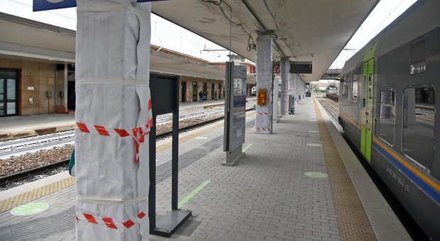 Nuovi crolli in stazione a Treviso: adesso chiude la biglietteria