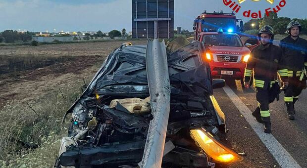 Salento, incidente all'alba: auto contro il guardrail, 36enne trasportato in ospedale
