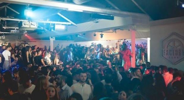 Stuprata in discoteca a Roma, il Factory chiude: «Niente festa questo weekend»